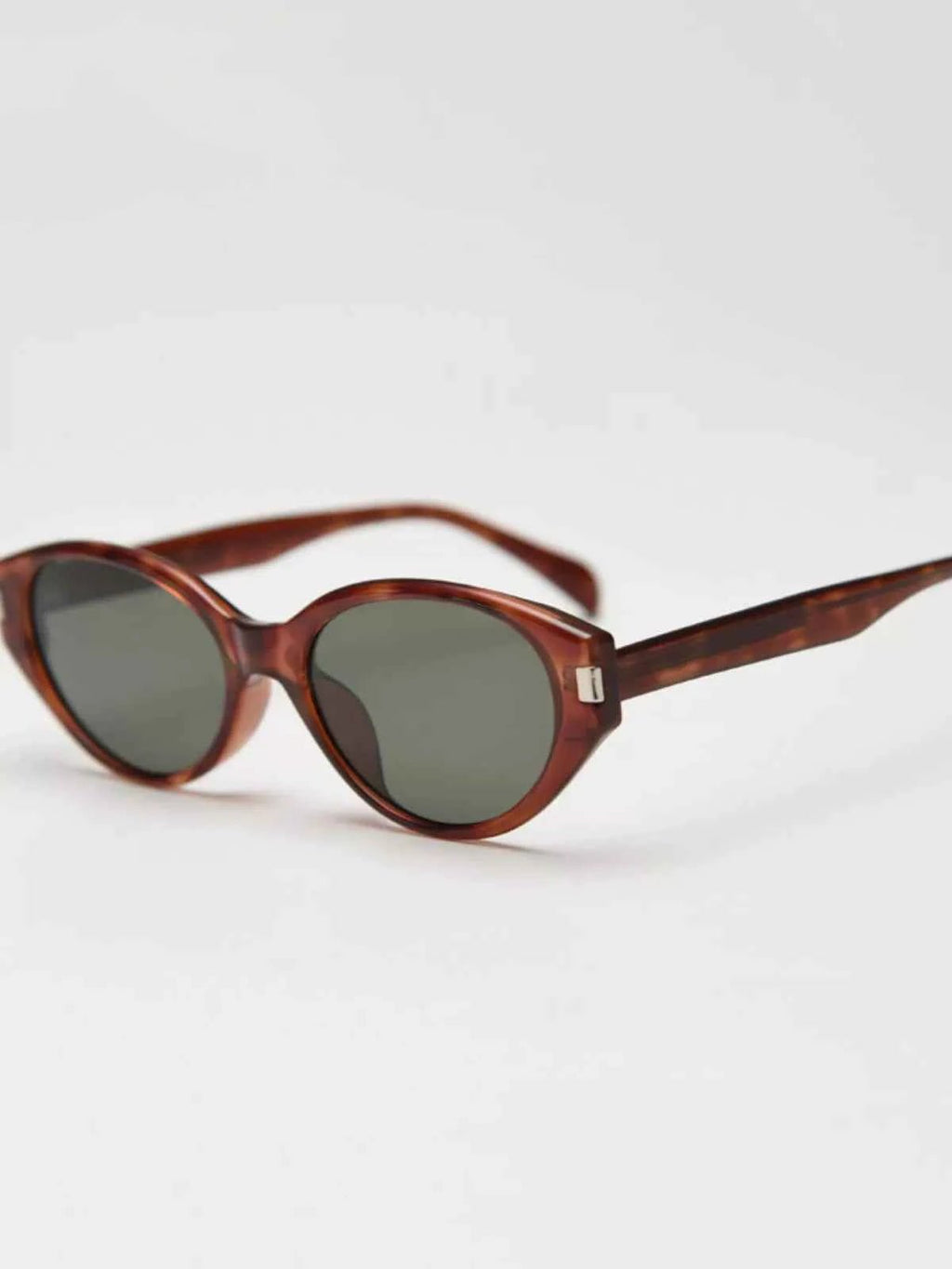 Lightweight Cat-Eye Sunglasses