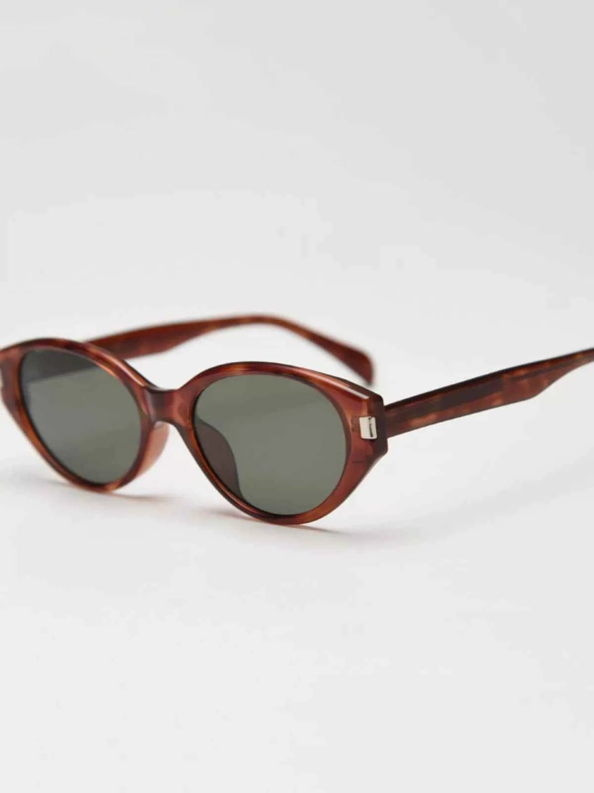 Lightweight Cat-Eye Sunglasses