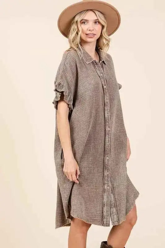 Side profile of loose shirt-style cotton gauze mini dress with side slit and ruffled sleeves