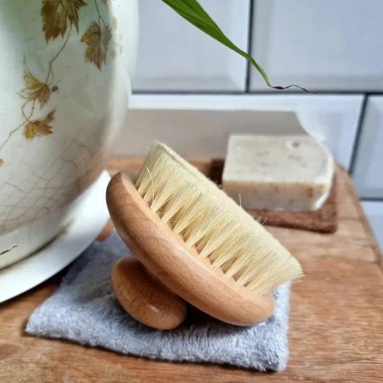 Round wooden body brush with dense bristles and top knob for dry skin exfoliation