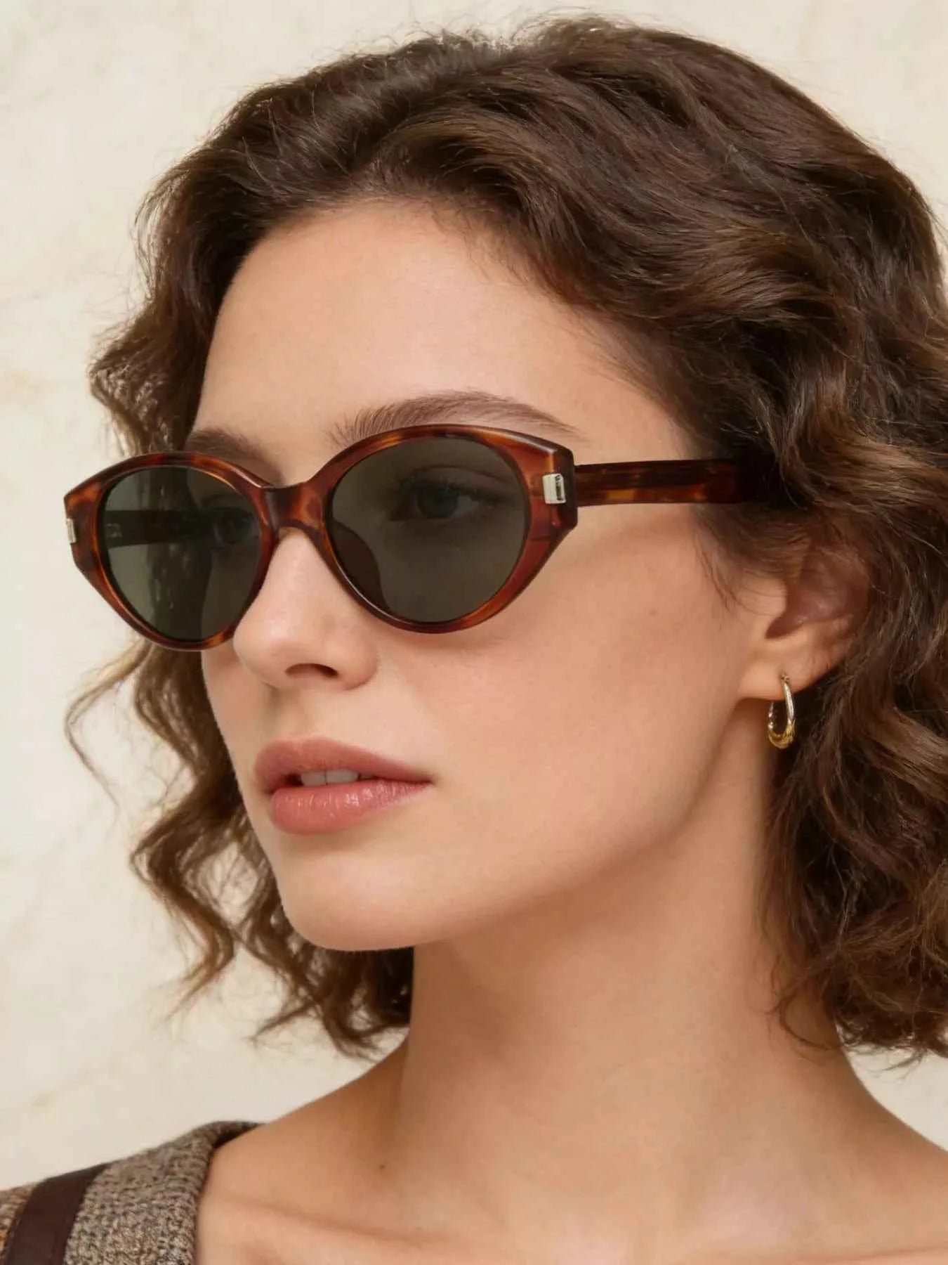 Lightweight Cat-Eye Sunglasses
